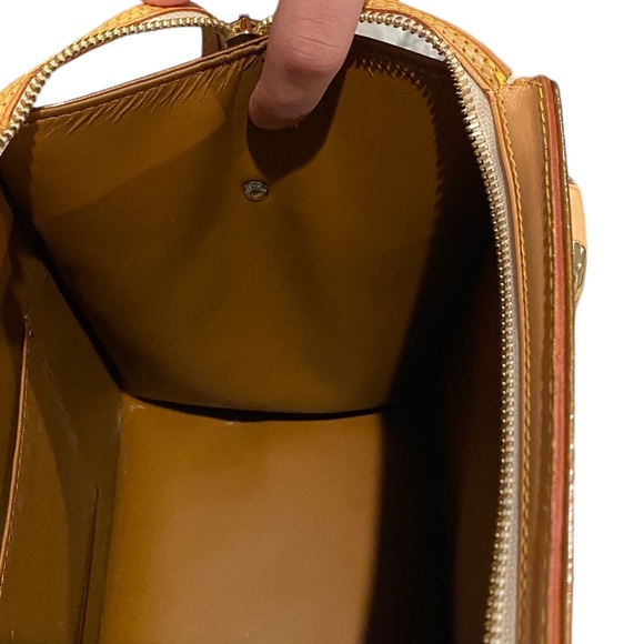 Authentic Louis Vuitton Vernis Forsyth
Bronze Hand bag - Picture 13 of 15